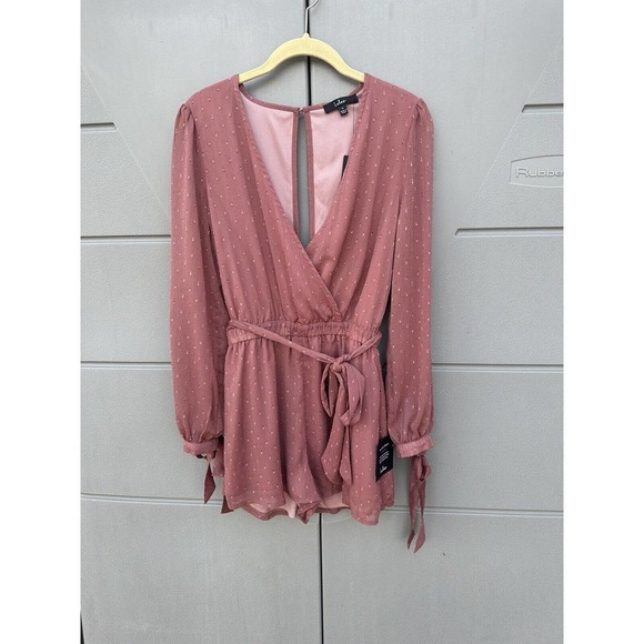 Lulu’s Closer Look Dusty Rose Mauve Swiss Dot Tie Sleeve Romper Womens Sz S NWT - Picture 2 of 16